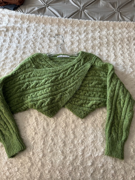 Zara Sweaters - Zara Olive Green Cable-Knit Off-the-Shoulder Cropped Sweater